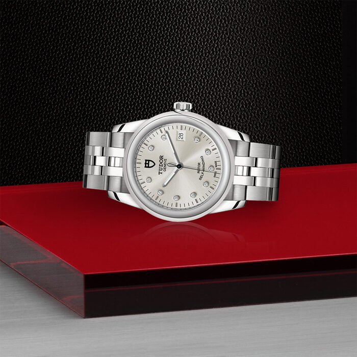 TUDOR Glamour Date