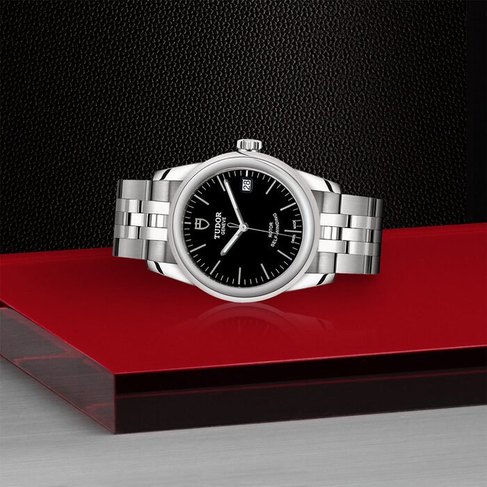 TUDOR Glamour Date