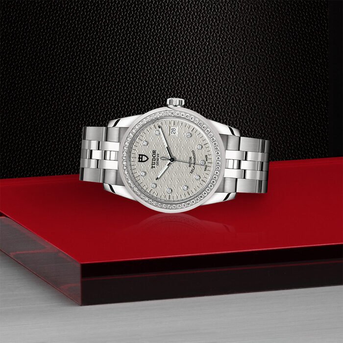 TUDOR Glamour Date