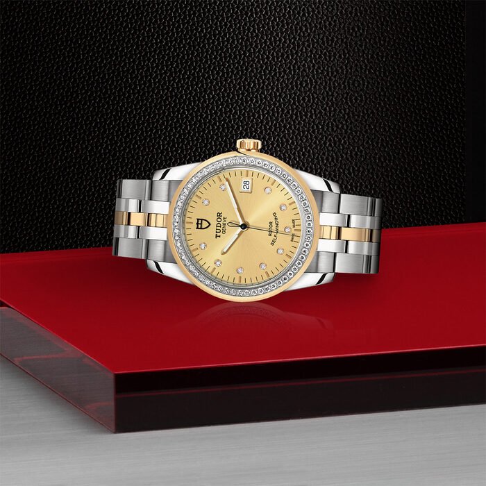 TUDOR Glamour Date